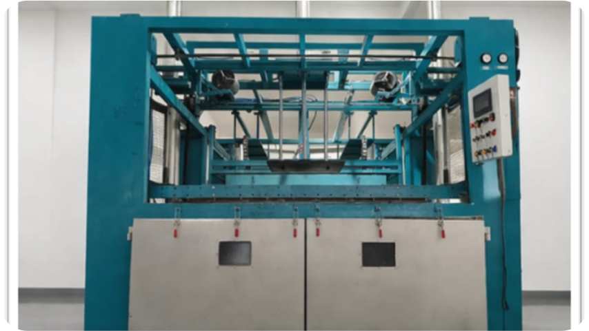 Vacuum Forming Machine